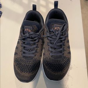Athletic Propulsion Labs Women's Techloom Pro Knit Lace Up Sneakers. Worn Twice